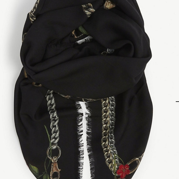 Alexander McQueen Chain Skull Wool Large Scarf Black - Picture 9 of 10